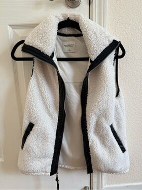 Abercrombie & Fitch Cream Sherpa Vest with Black Trim